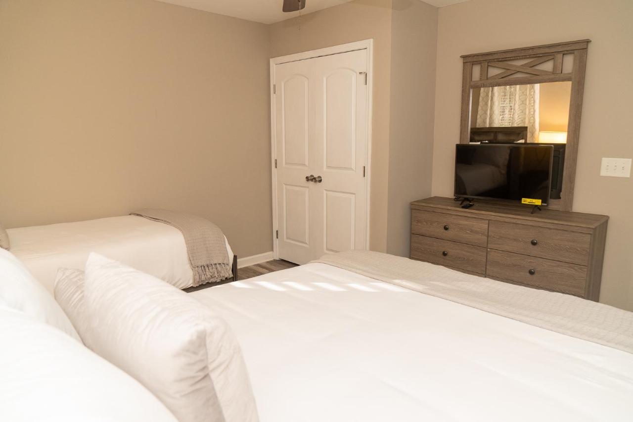 Beautiful Spacious 4 Bedroom House , Sleeps 8+ Raleigh Buitenkant foto