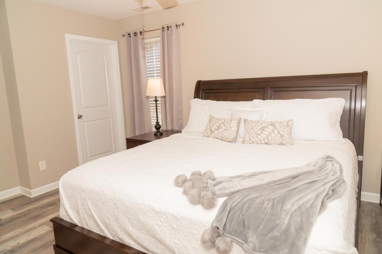 Beautiful Spacious 4 Bedroom House , Sleeps 8+ Raleigh Buitenkant foto