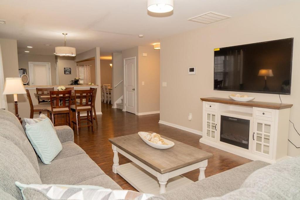 Beautiful Spacious 4 Bedroom House , Sleeps 8+ Raleigh Buitenkant foto